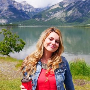 Meet your Posher, Chanel